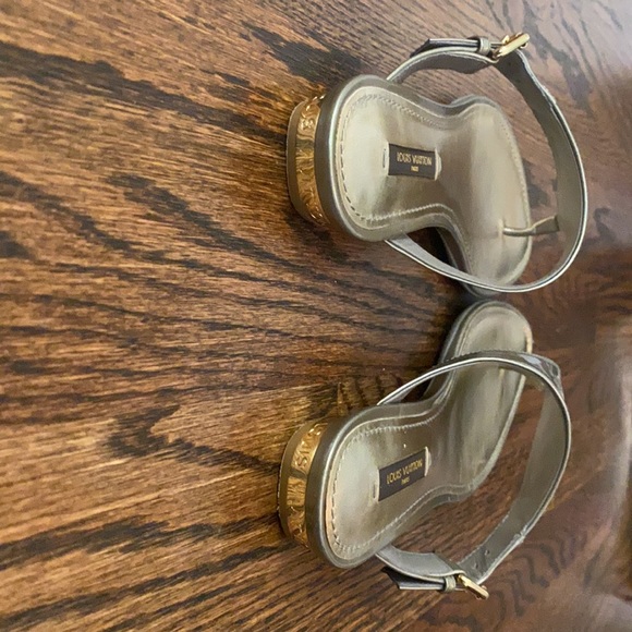 Louis Vuitton "No Doubt" Vernis Thong Sandals 37 - Picture 12 of 17